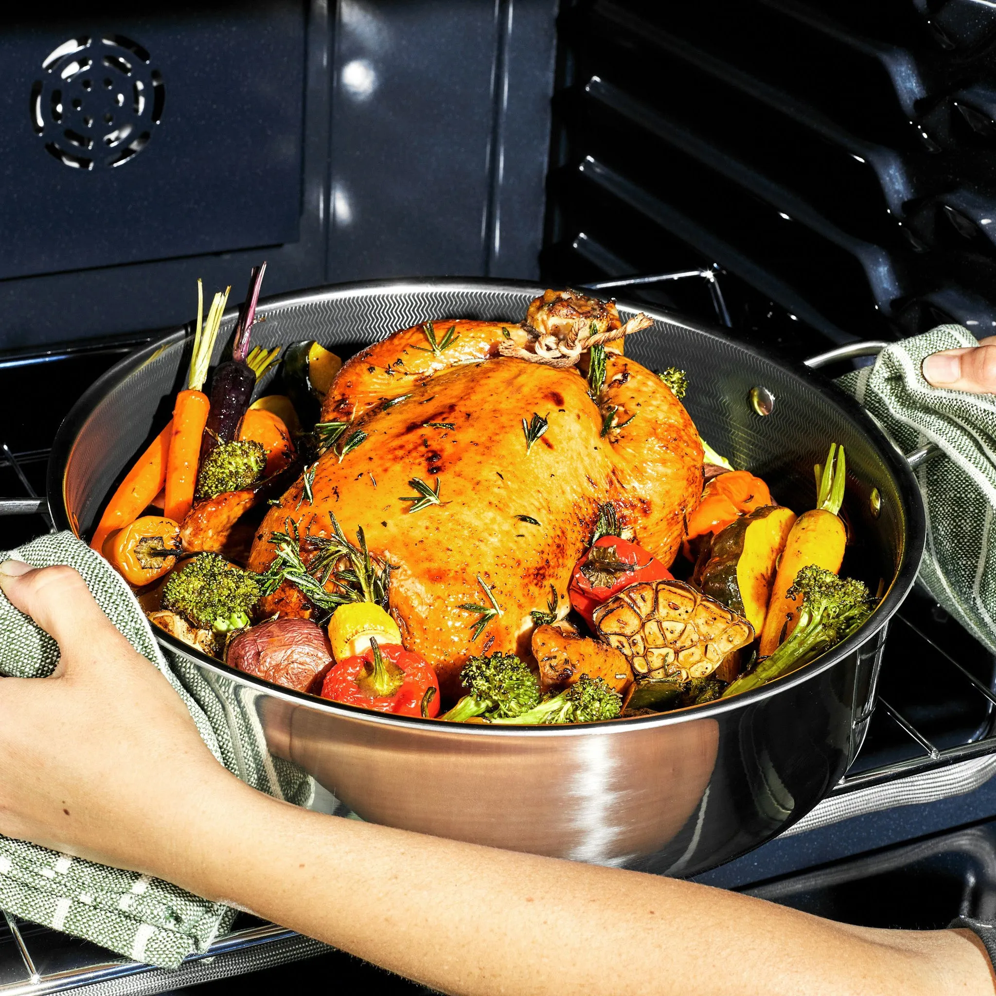 7QT Hybrid Deep Sauté Pan/Chicken Fryer with Lid (6.6 L)