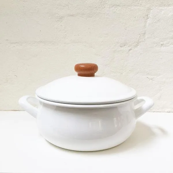 Noda Horo Pochika Enamel Casserole Pot