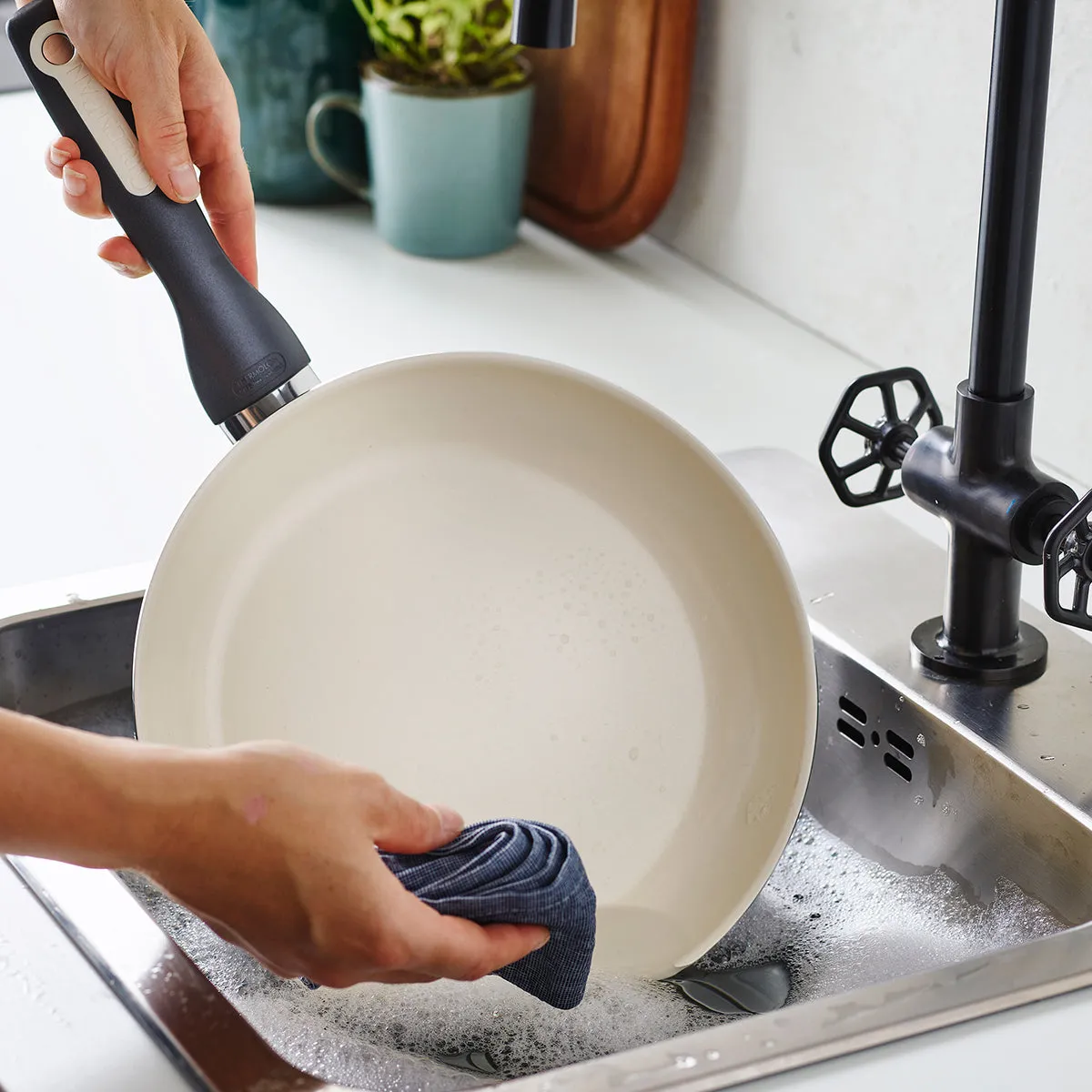 Rio Ceramic Nonstick 12" Frypan | Black