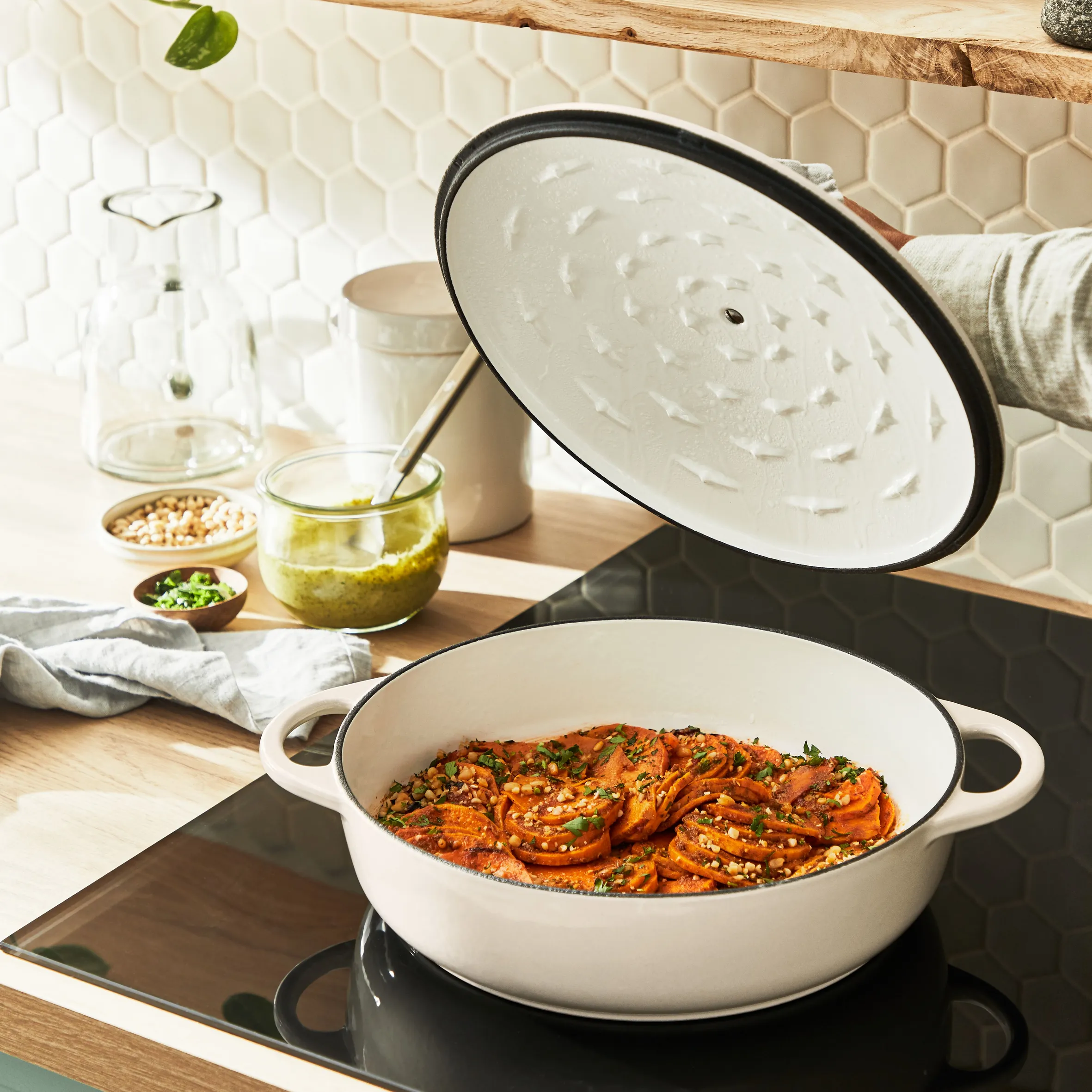 Tefal LOV Induction Cast Iron Beige Shallowpot 28cm/3.8L   Lid