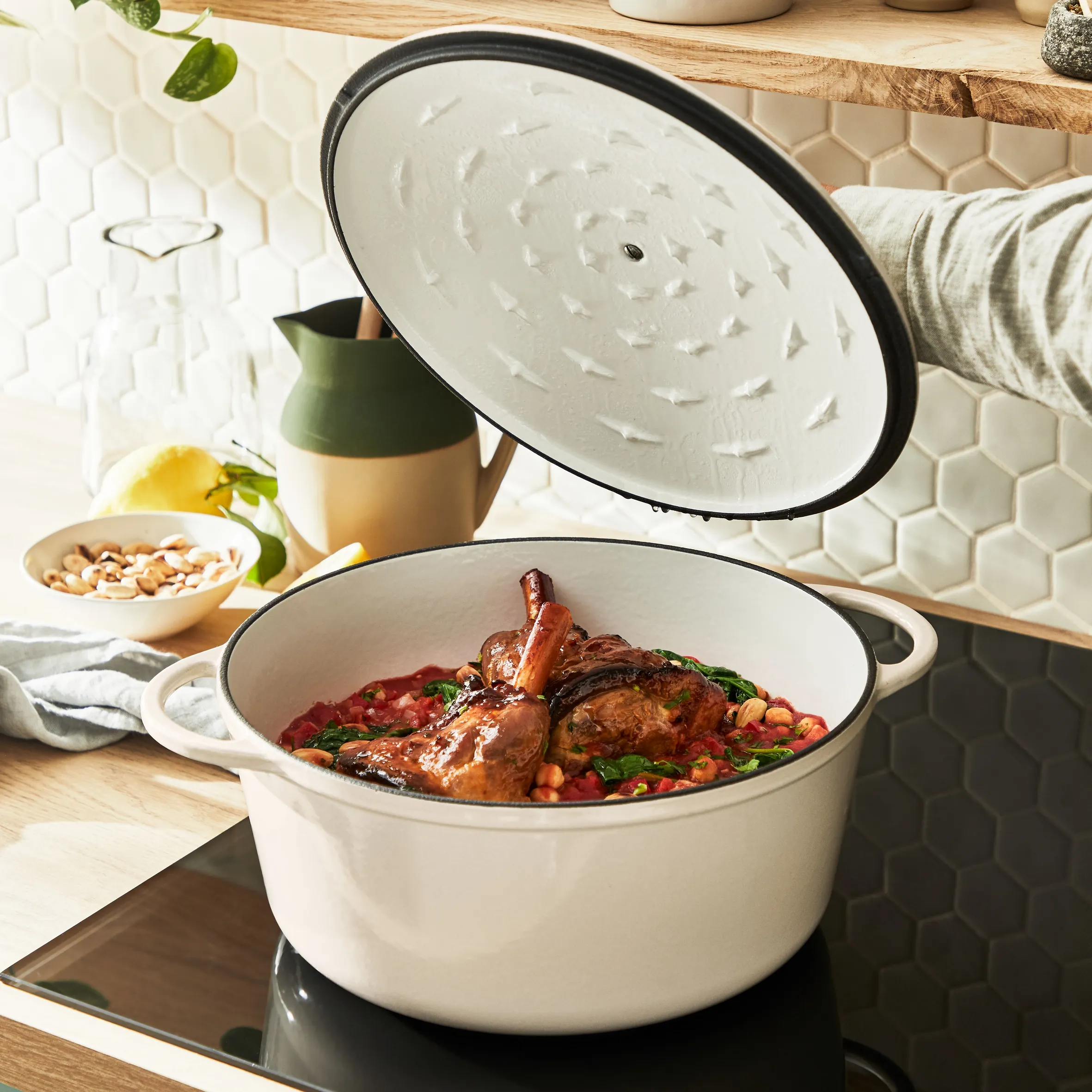 Tefal LOV Induction Cast Iron Beige Stewpot 29cm/7.4L   Lid